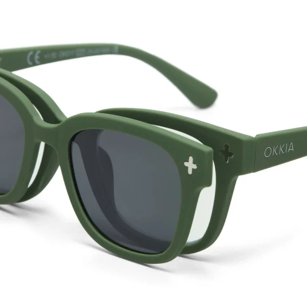GREEN